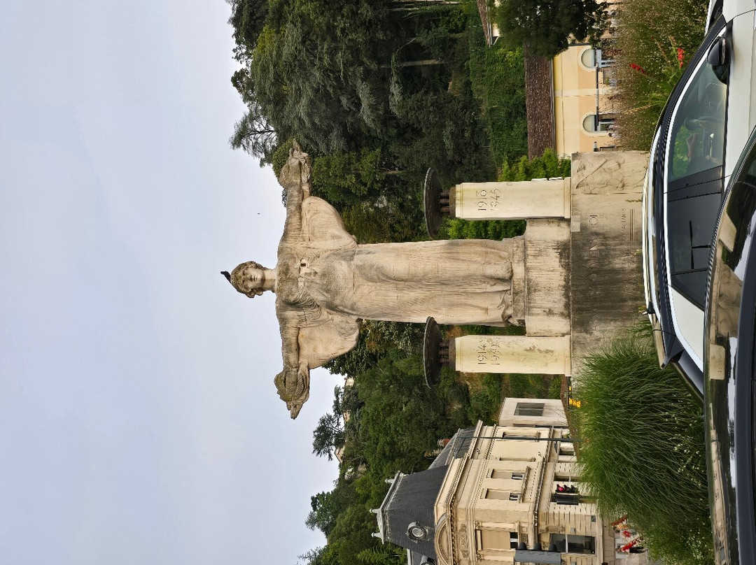 Monument aux Morts景点图片