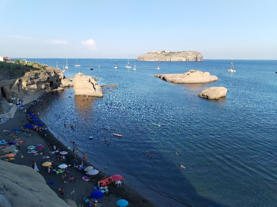 Spiaggia Cala Nave-Ventotene必去景点