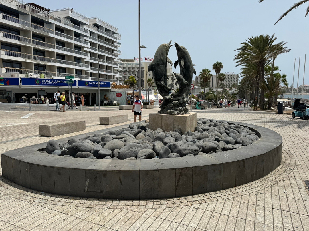 Dolphin Statue-奥德杰海岸必去景点
