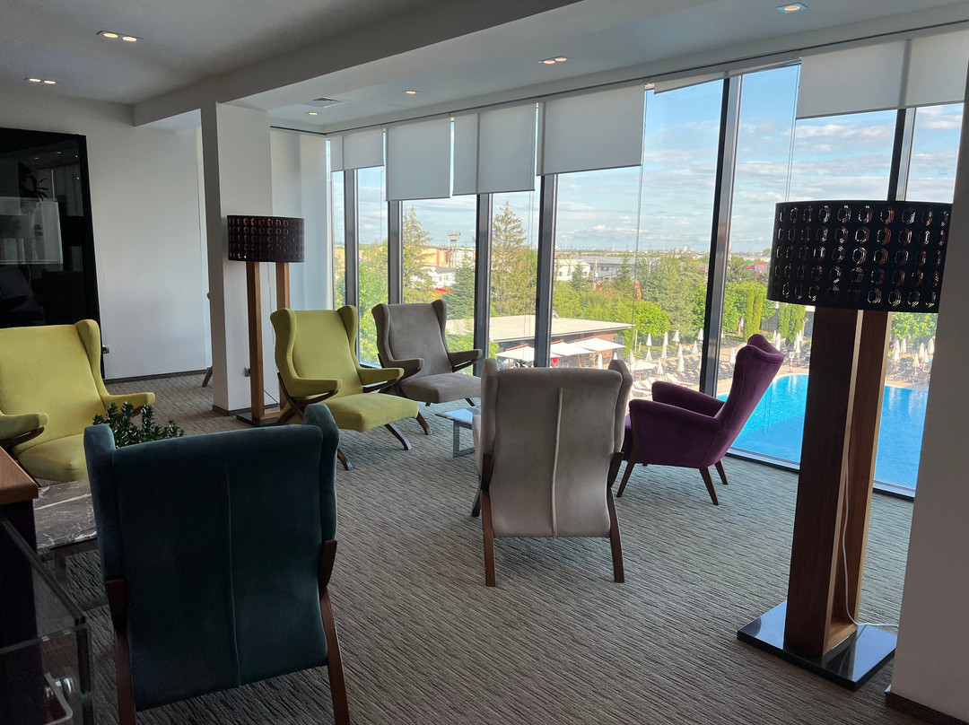 Sky Blue Hotel & Spa主图