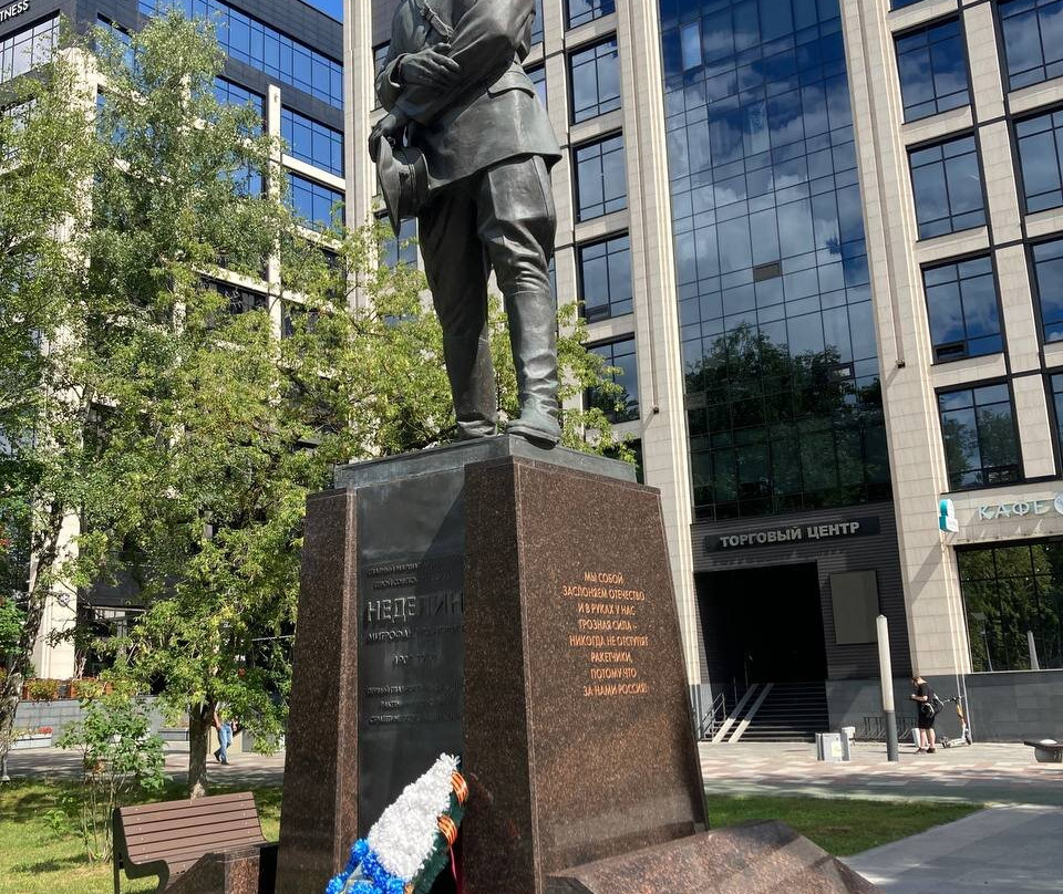 Marshal M.I. Nedelin Monument景点图片