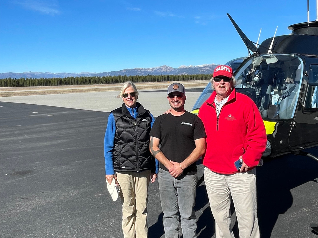 Yellowstone Helicopters-西黄石镇必去景点