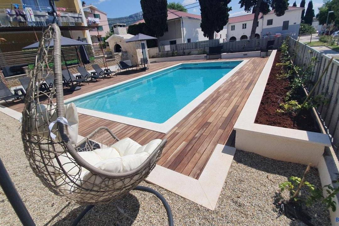 Apartments Meštrović with Heated Swiming Pool- Near Split