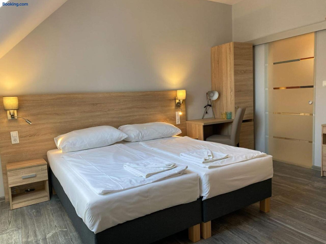 Kis Szieszta Restaurant and Guest House