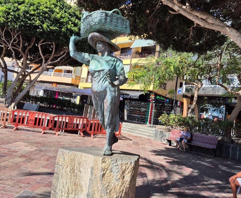 Muelle Pesquero Statue-洛斯克里斯蒂亚诺斯必去景点