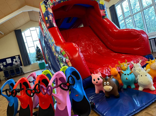 Supreme Bouncy Castles-普尔必去景点