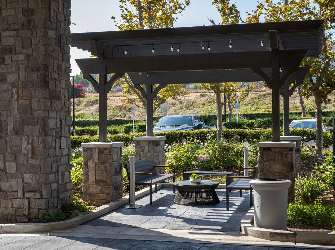 约巴林达艾瑞斯套房酒店主图