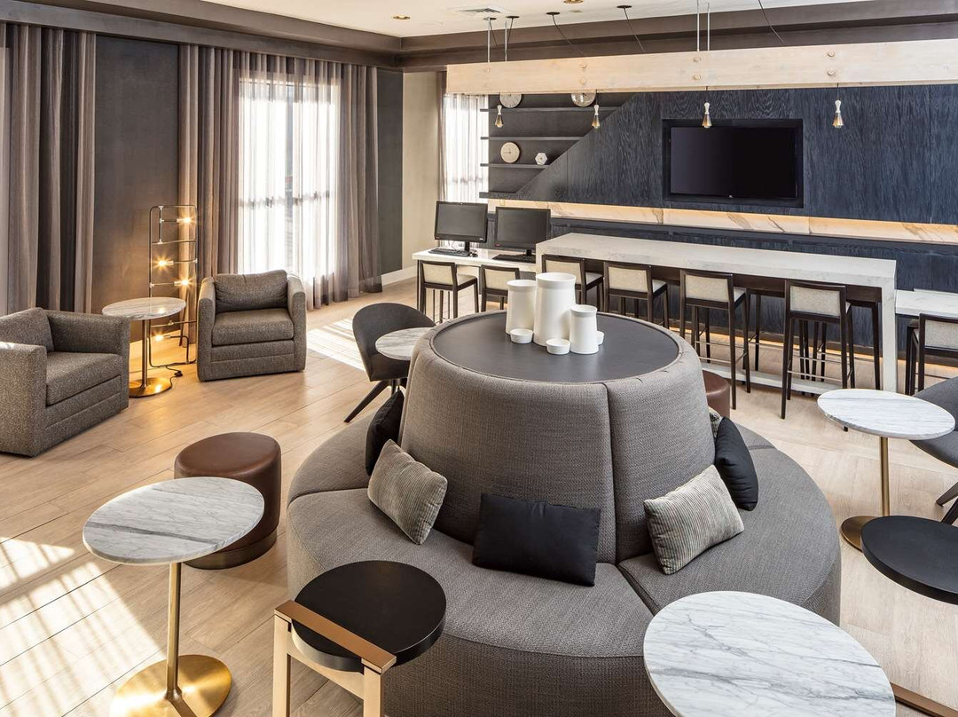 DoubleTree by Hilton Boston Logan Airport Chelsea主图