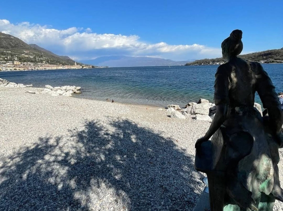 Statua Della Donna Del Lago景点图片