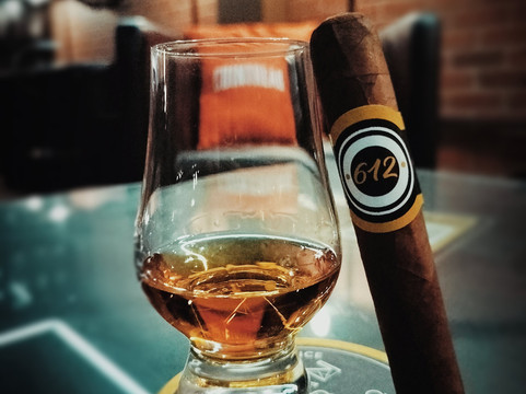 612 Cigar Lounge-阿雷西沃必去景点