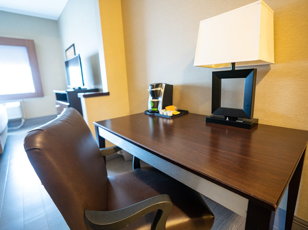 Creekside Hotel & Suites