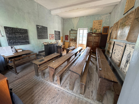 Ancienne École-Musée-Chaudenay-le-Chateau必去景点
