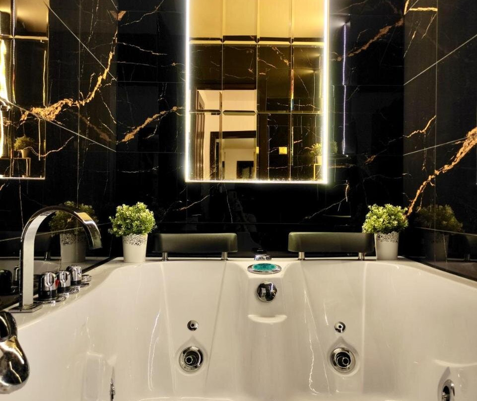 Pokoje I Apartamenty u Sabiny - Apartament I Domek z Jacuzzi na wyłączność