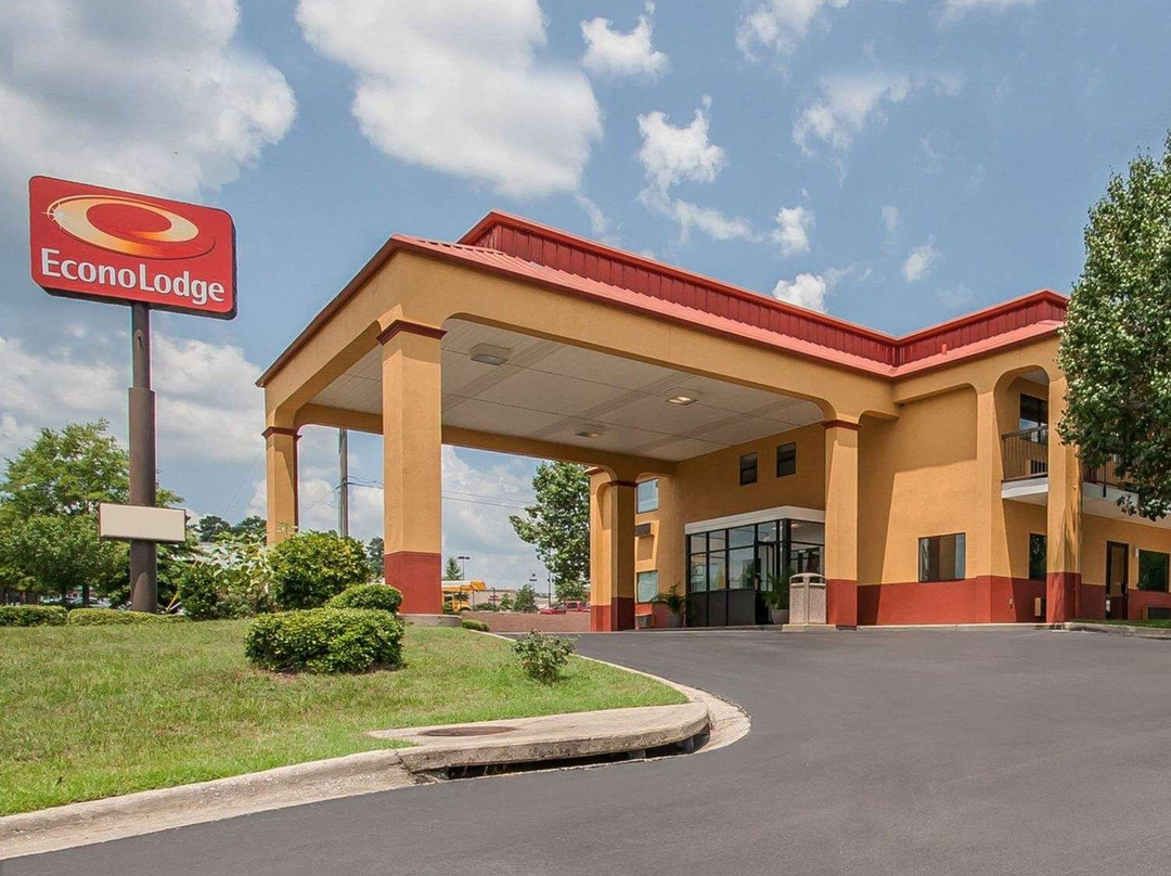 Econo Lodge & Suites