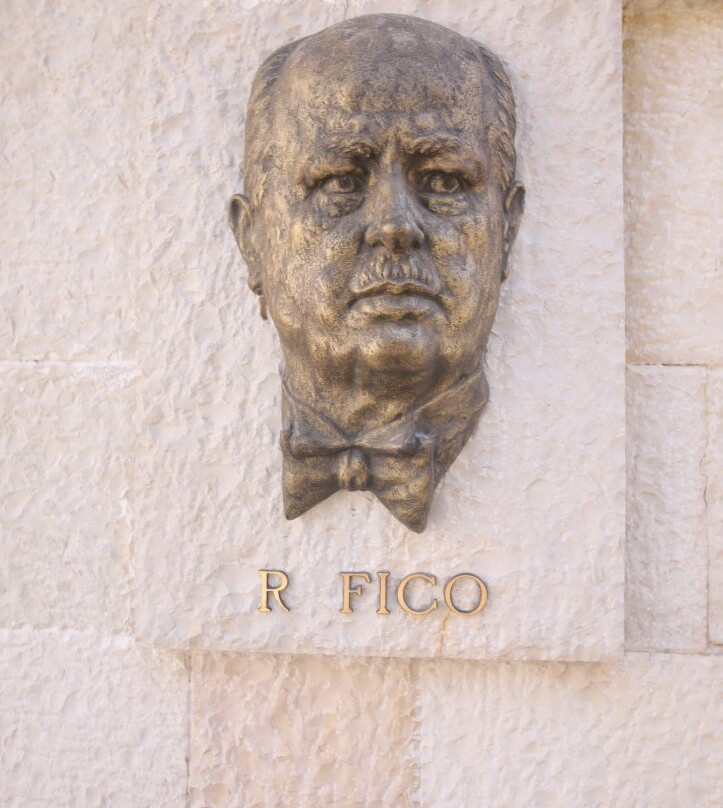 Tourist Information Center-吉诺卡斯特必去景点