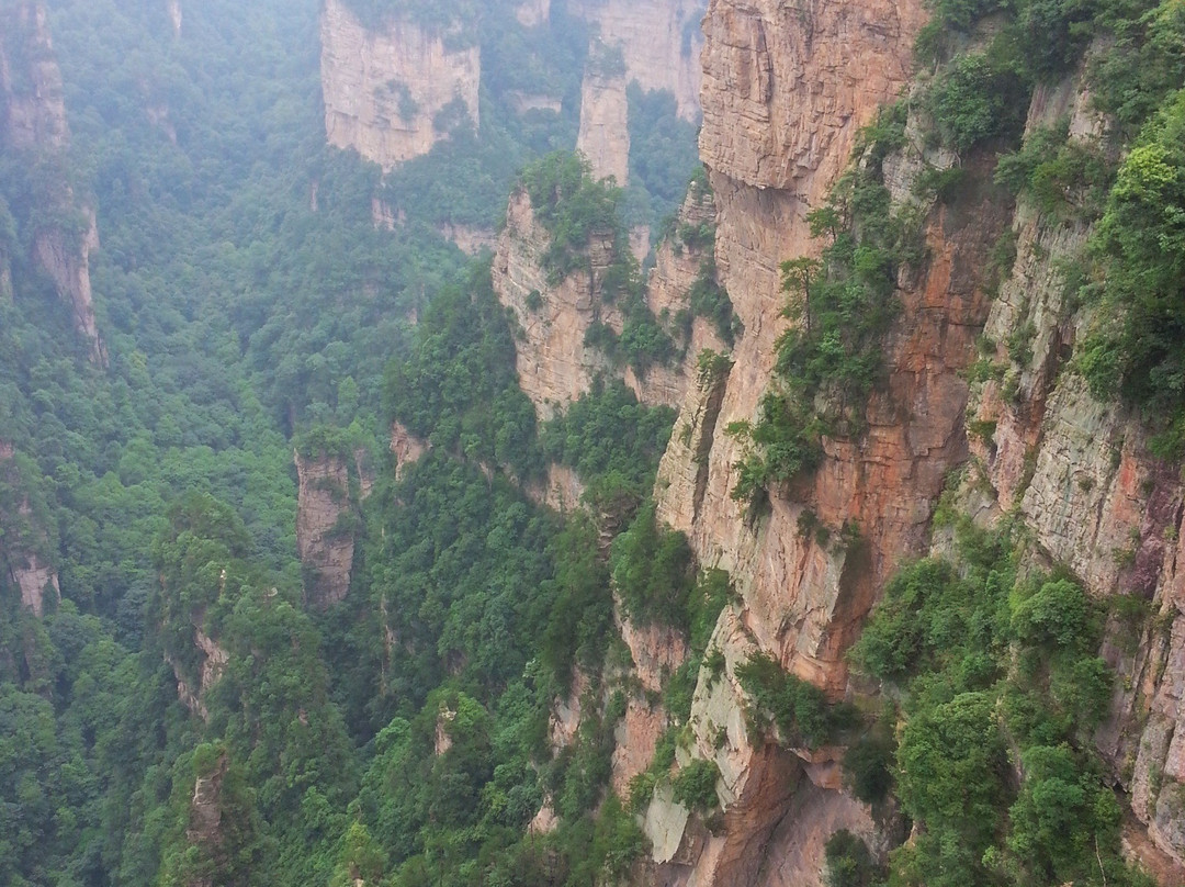 百龙观光电梯-张家界市必去景点