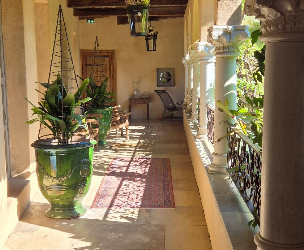 秘密花园酒店主图