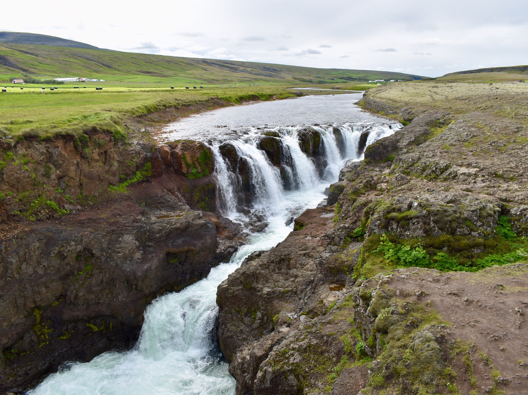 Kolugljufur Waterfall-华姆斯唐吉必去景点