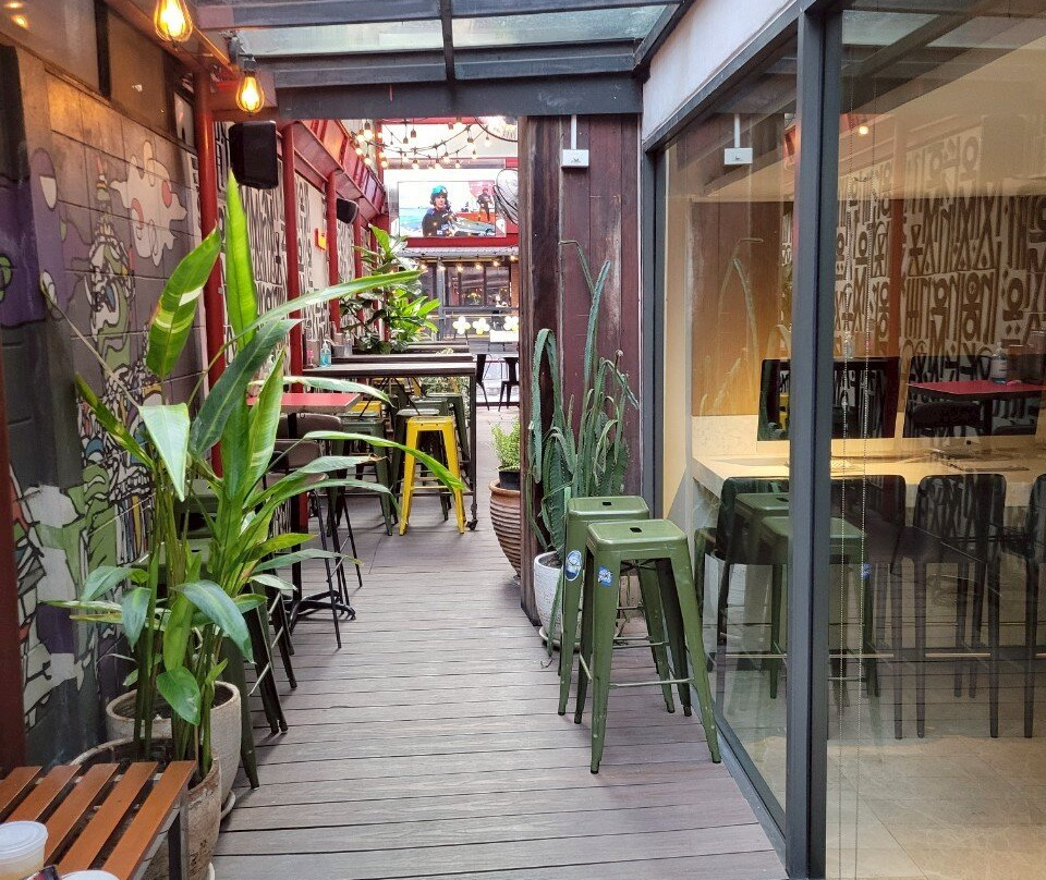 曼谷素坤逸路11号智选假日酒店主图