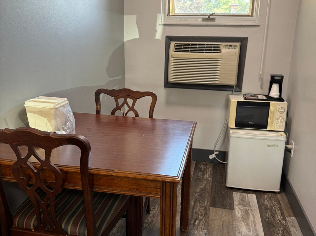 Glass House Inn主图