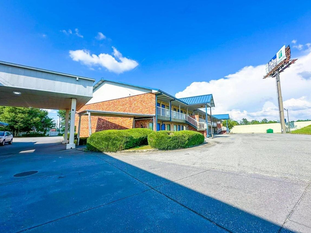 Hahira Inn By OYO Near Valdosta