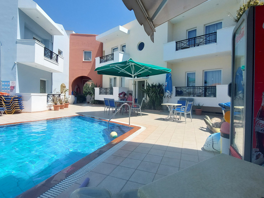 Athena Apartments主图