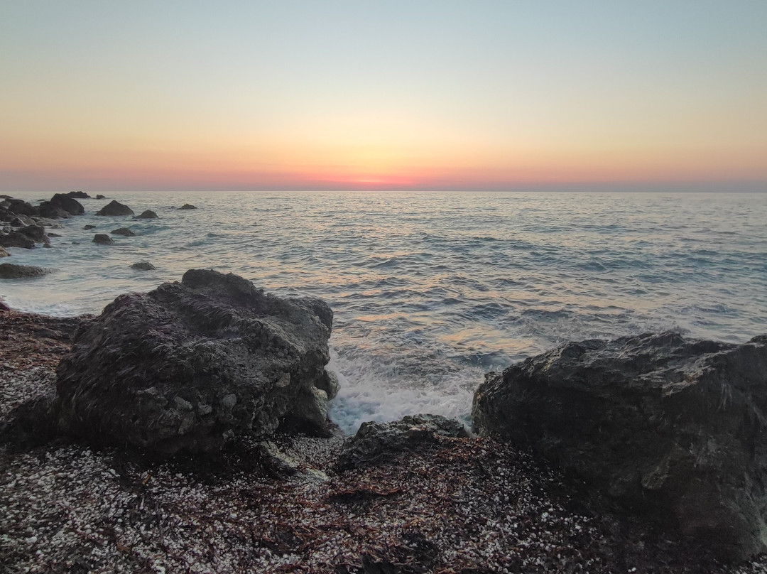 Avali Beach-Kalamitsi必去景点