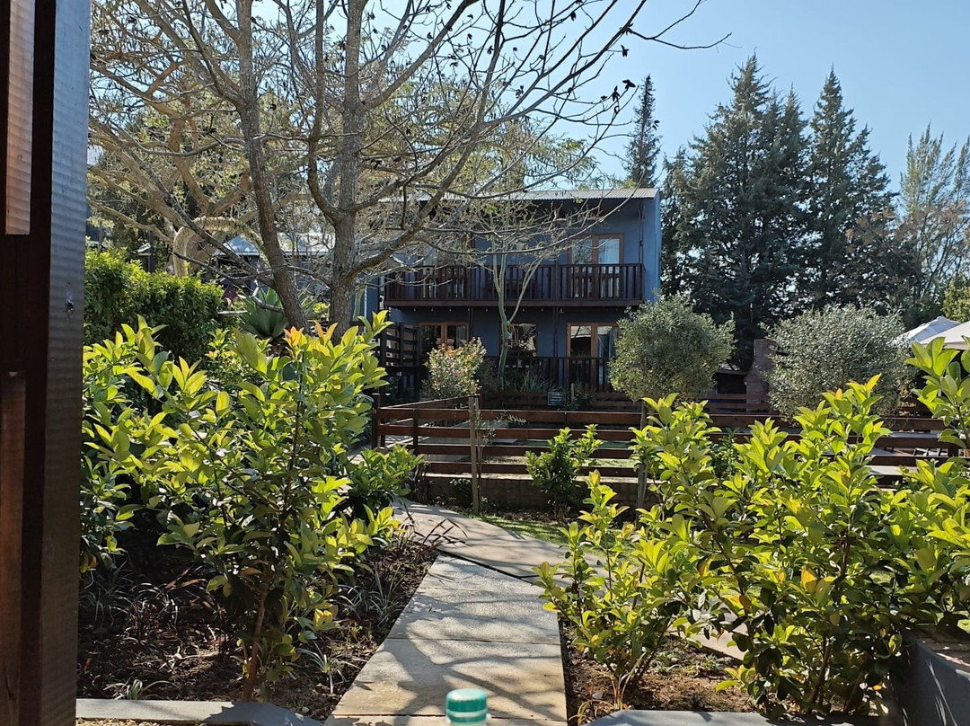 A Hilltop Country Retreat主图