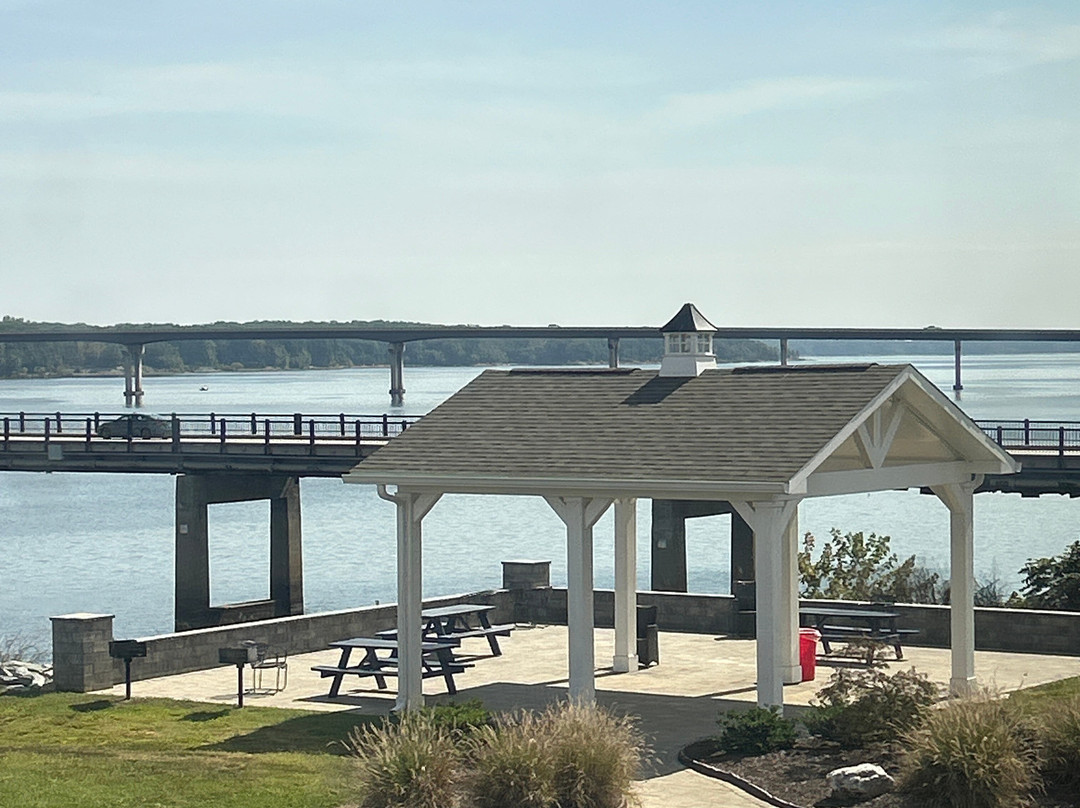 Clarion Pointe On The Lake Clarksville - South Hill West主图