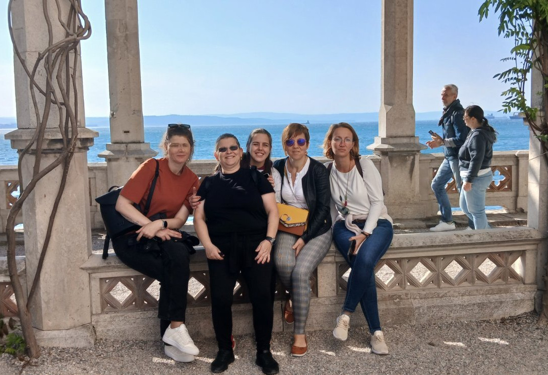 Distillery Bar AurA Hum