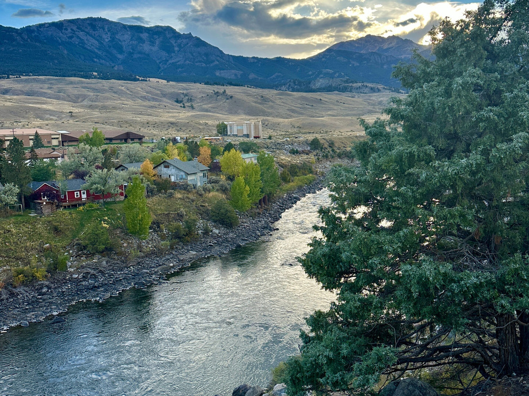 河边小木屋主图