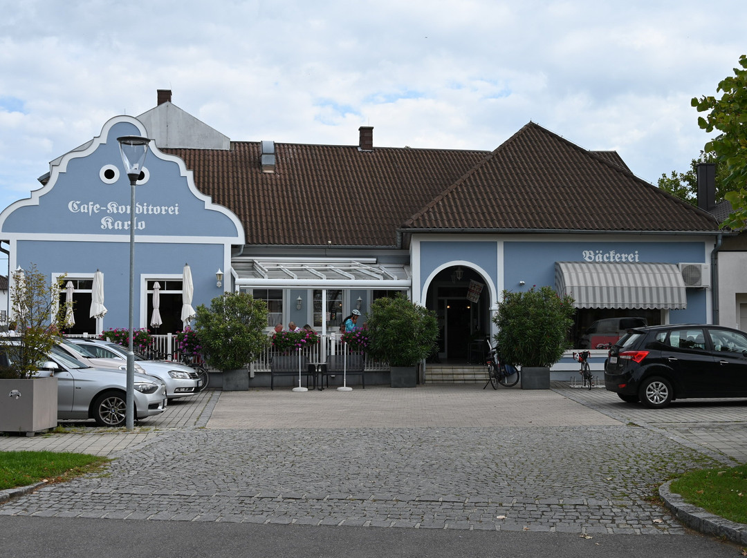 Karlo Cafe Konditorei