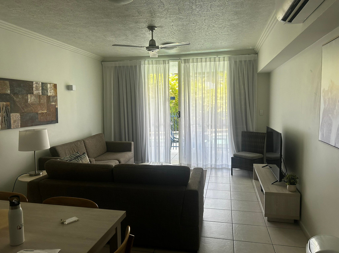 盛橡泻湖酒店主图