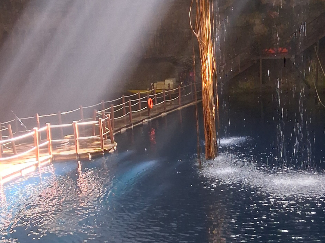 Cenote Ki'ichpam Xunaan-巴利亚多利德必去景点