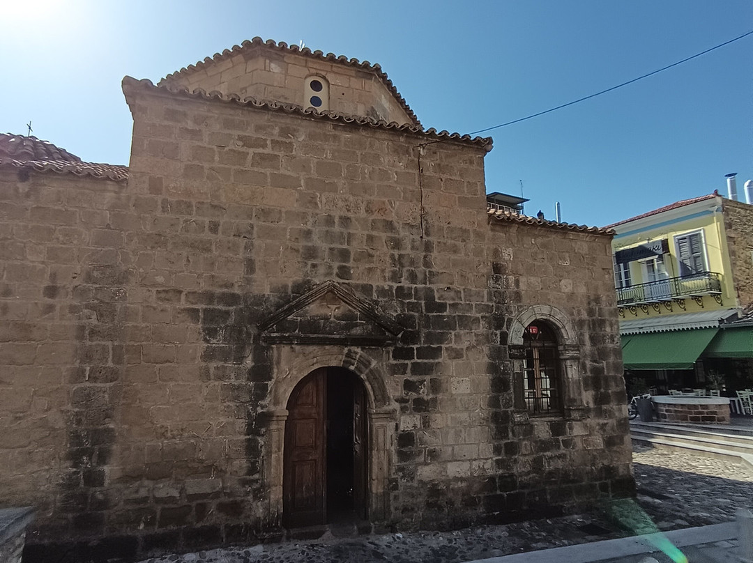 The Church of Agioi Apostoloi-卡拉马塔必去景点