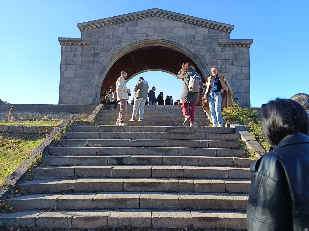 Charent's Arch-Garni必去景点