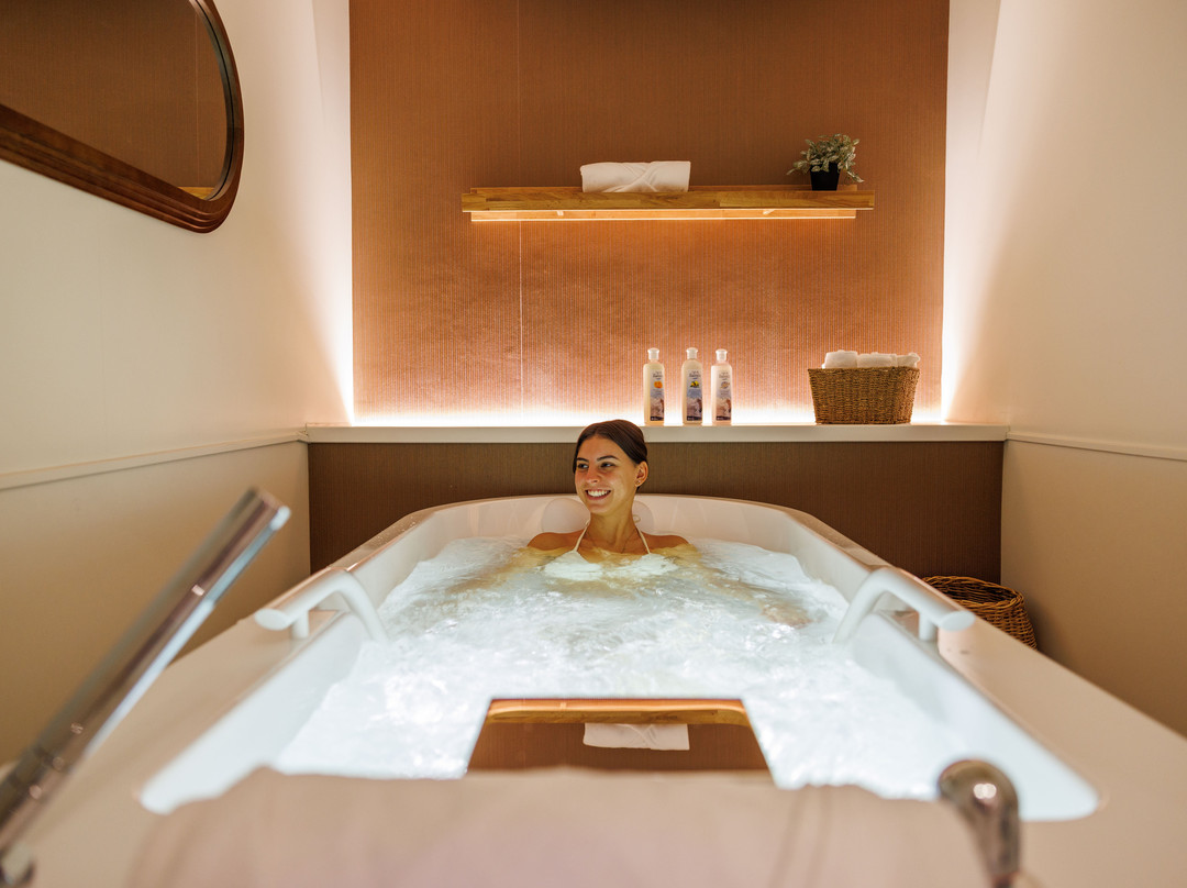 Les Bains des Alpes - Spa Nuxe-艾克斯莱班必去景点