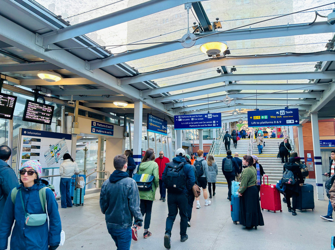 Edinburgh Waverley Station-爱丁堡必去景点