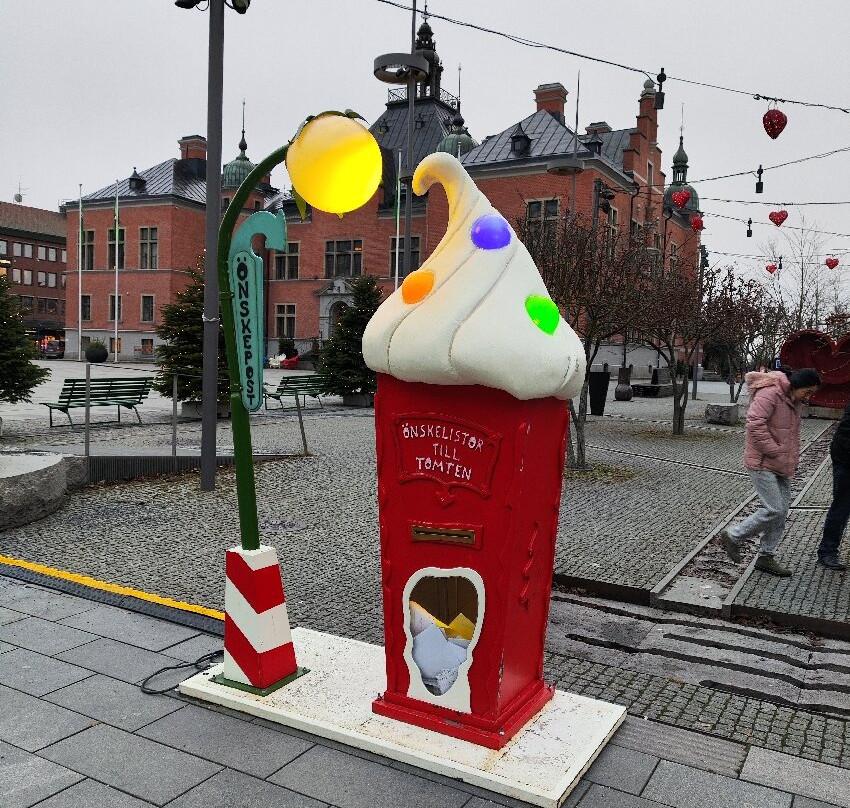 Standing Man-于默奥必去景点