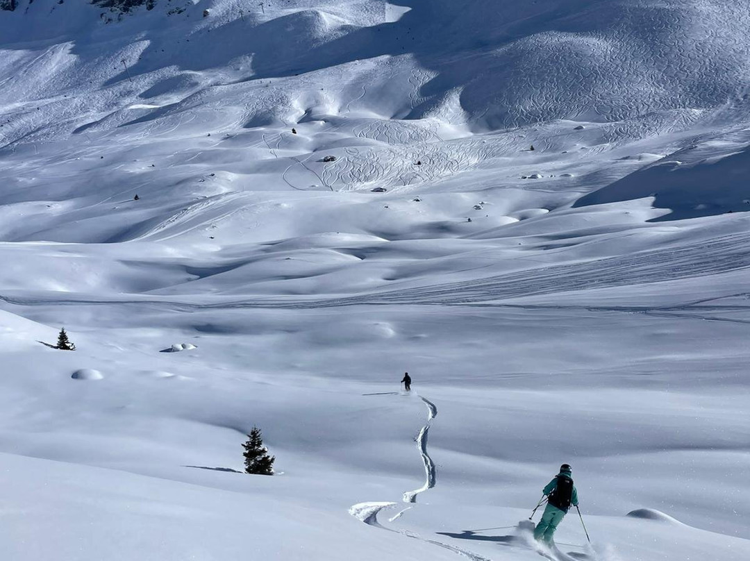 New Generation Ski & Snowboard School - La Tania-La Tania必去景点
