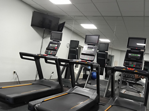 萨吉诺智选假日套房酒店主图