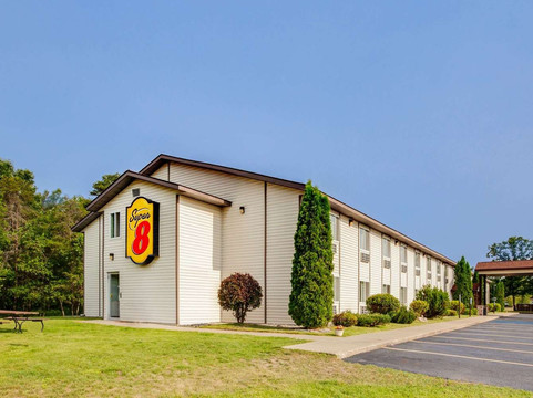 格雷林速8酒店主图