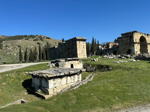 Anatolia Cemetery-巴穆卡丽必去景点