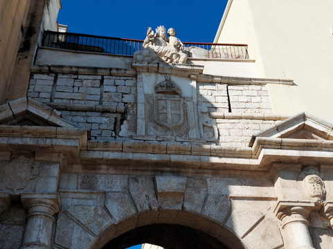 Porta La Maja o del Carmine