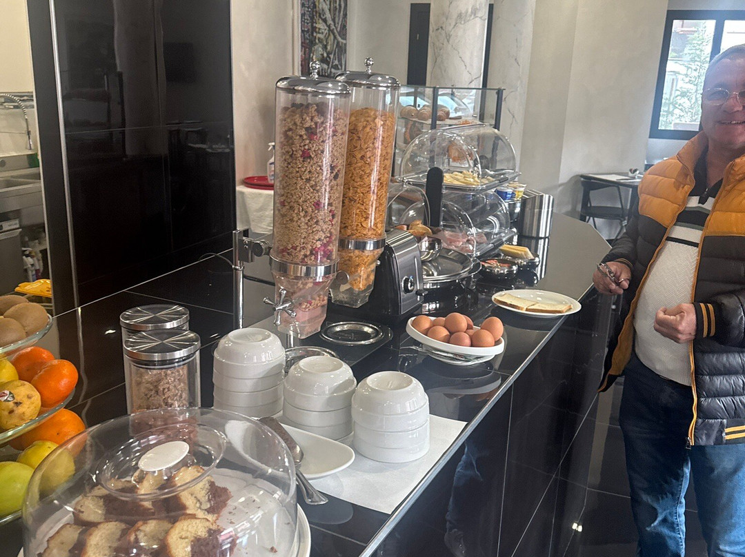 凡尔赛酒店主图