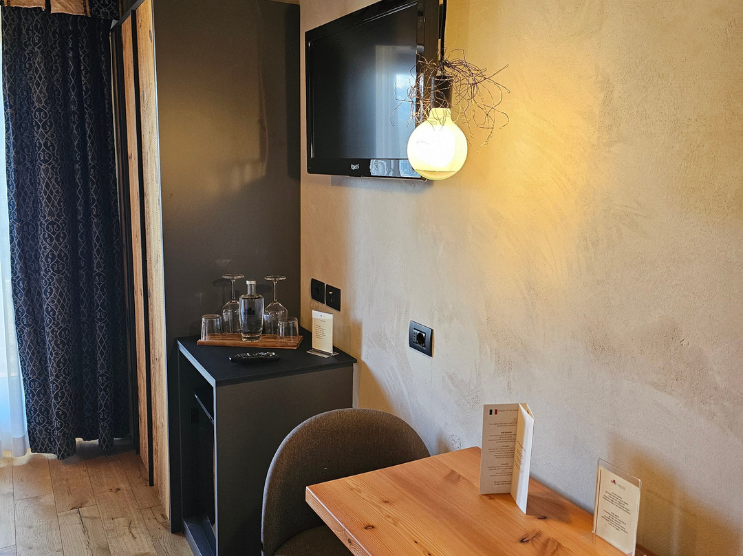 洛奇亚养生酒店主图