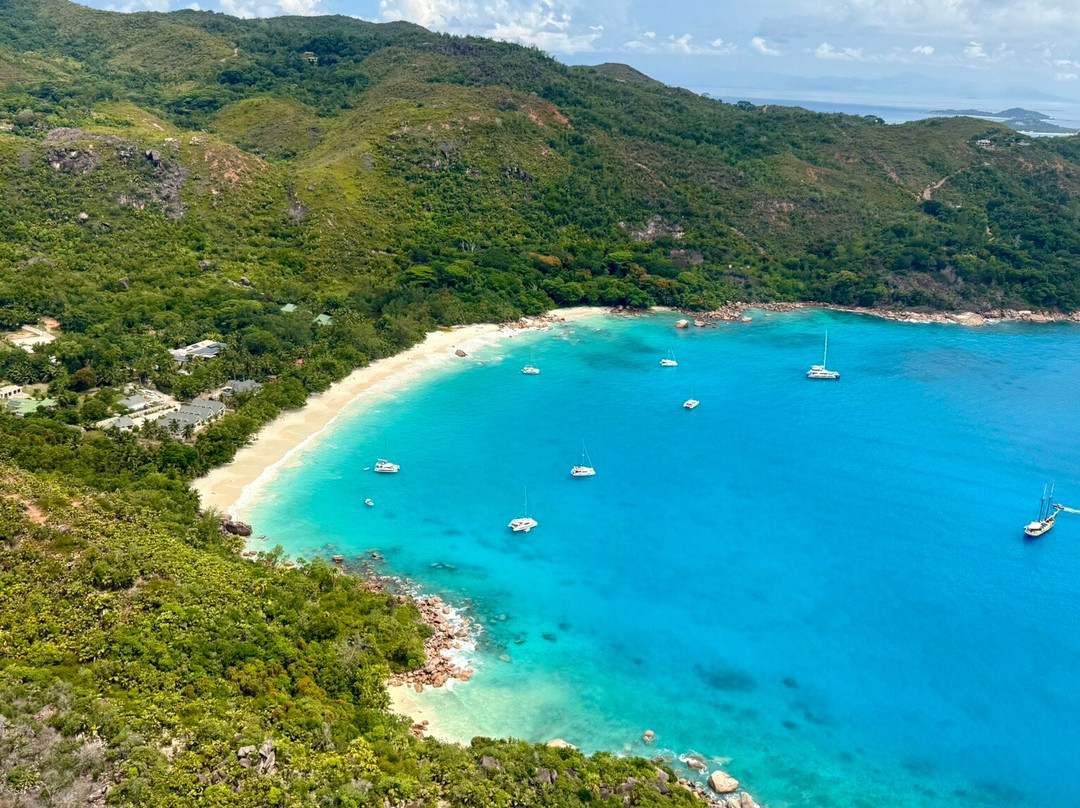 拉齐奥海滩-普拉兰岛必去景点