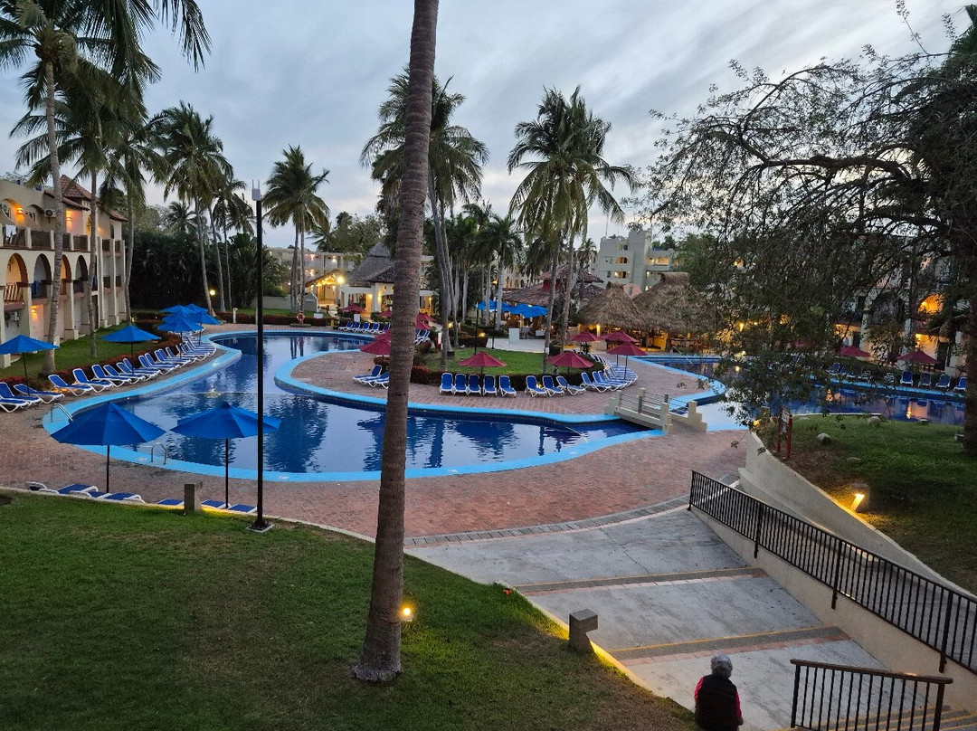 布塞里亚斯的Grand Decameron Complex, A Trademark 全包酒店主图