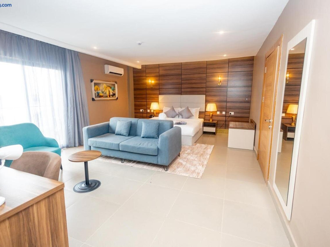 Diamond Den Hotel and Suites