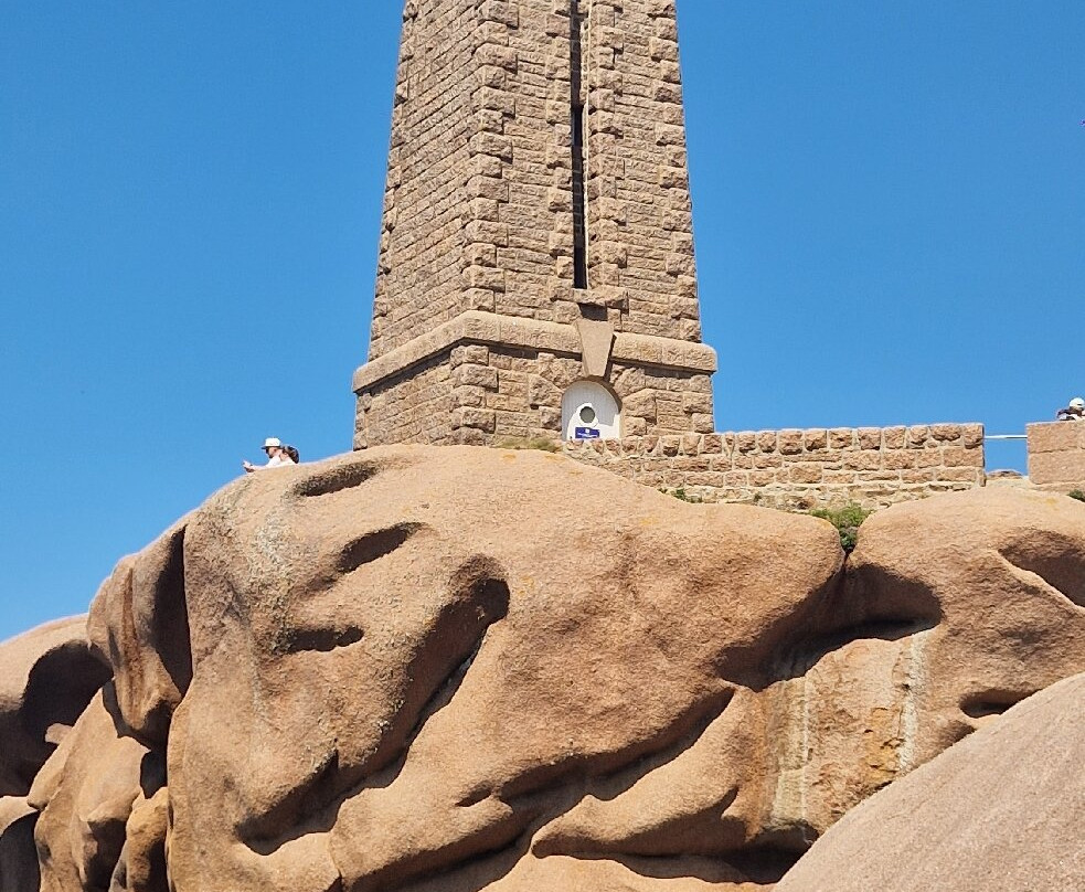 Ploumanac'h LIghthouse-Ploumanac'h必去景点